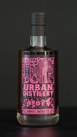 Bottiglia di Amaro Infinito di CORE Distillery