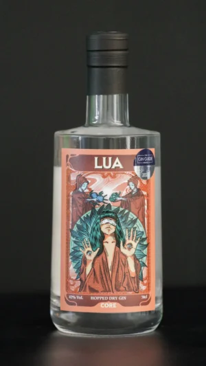 Bottiglia di LUA Hopped Dry Gin di CORE Distillery