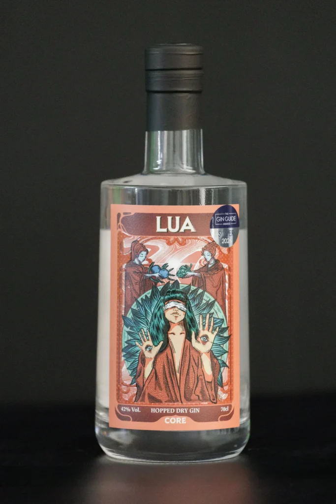 Bottiglia di LUA Hopped Dry Gin di CORE Distillery